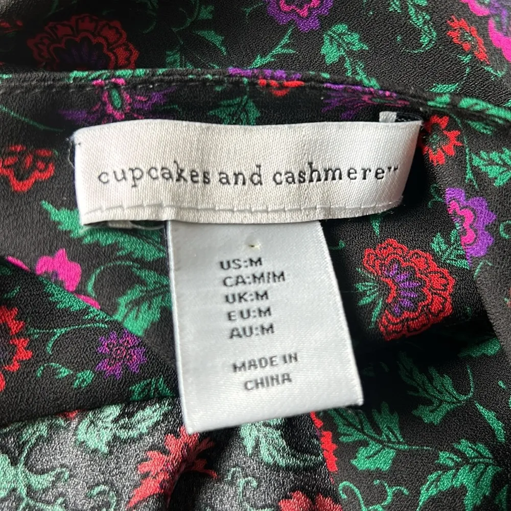 Cupcakes & Cashmere Floral Blouse Size Medium - Image 11