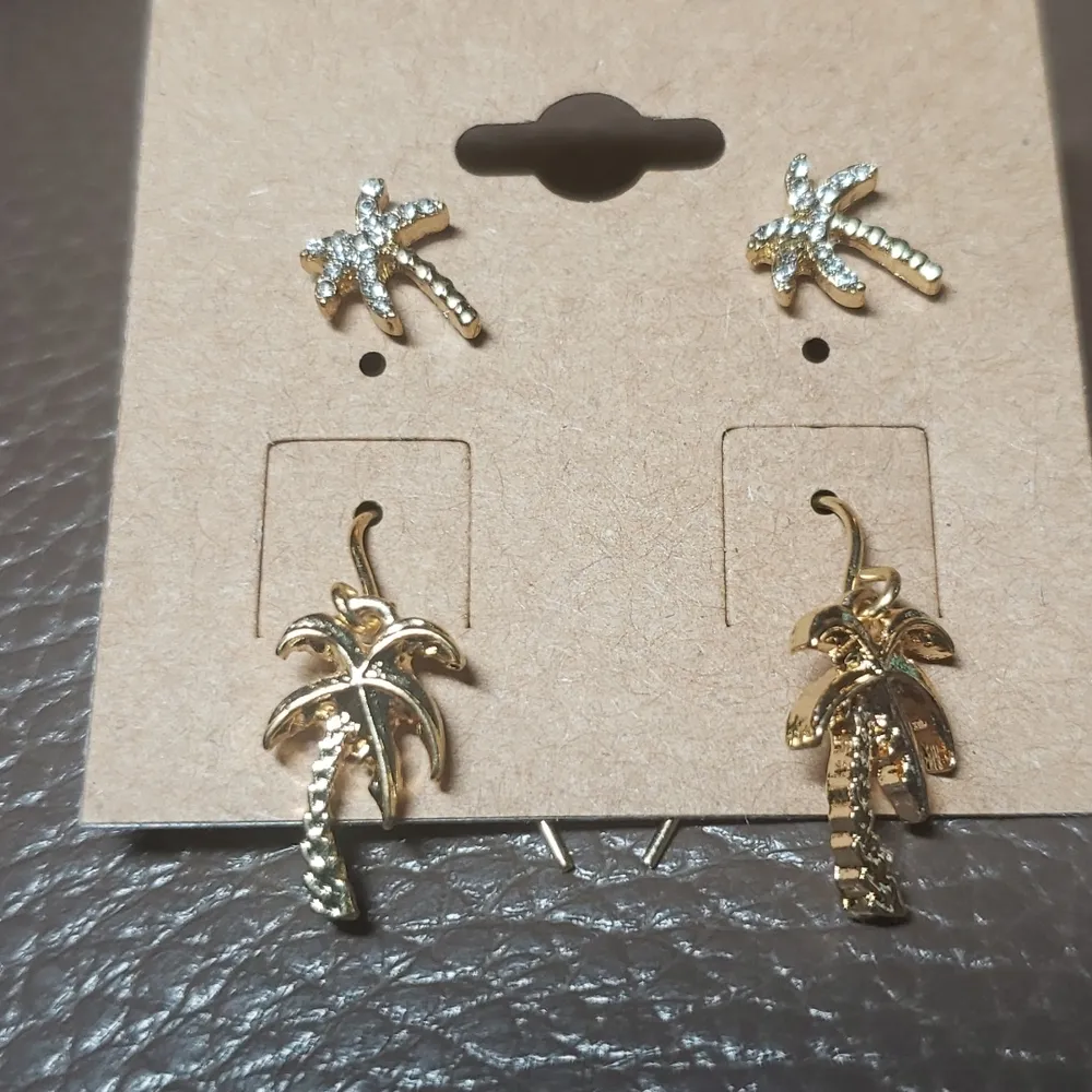 🌟 3 for $15 🌟 🌴 Palm Tree Earring (2 Pairs) 🌴 Gold - Image 2