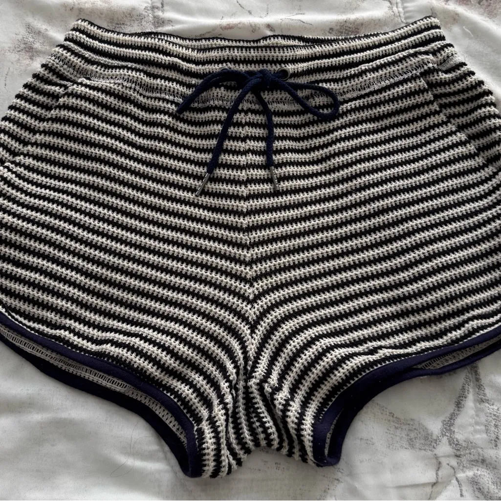 Splendid striped navy blue and white Textured Knit shorts, size XS pockets boho - Image 10