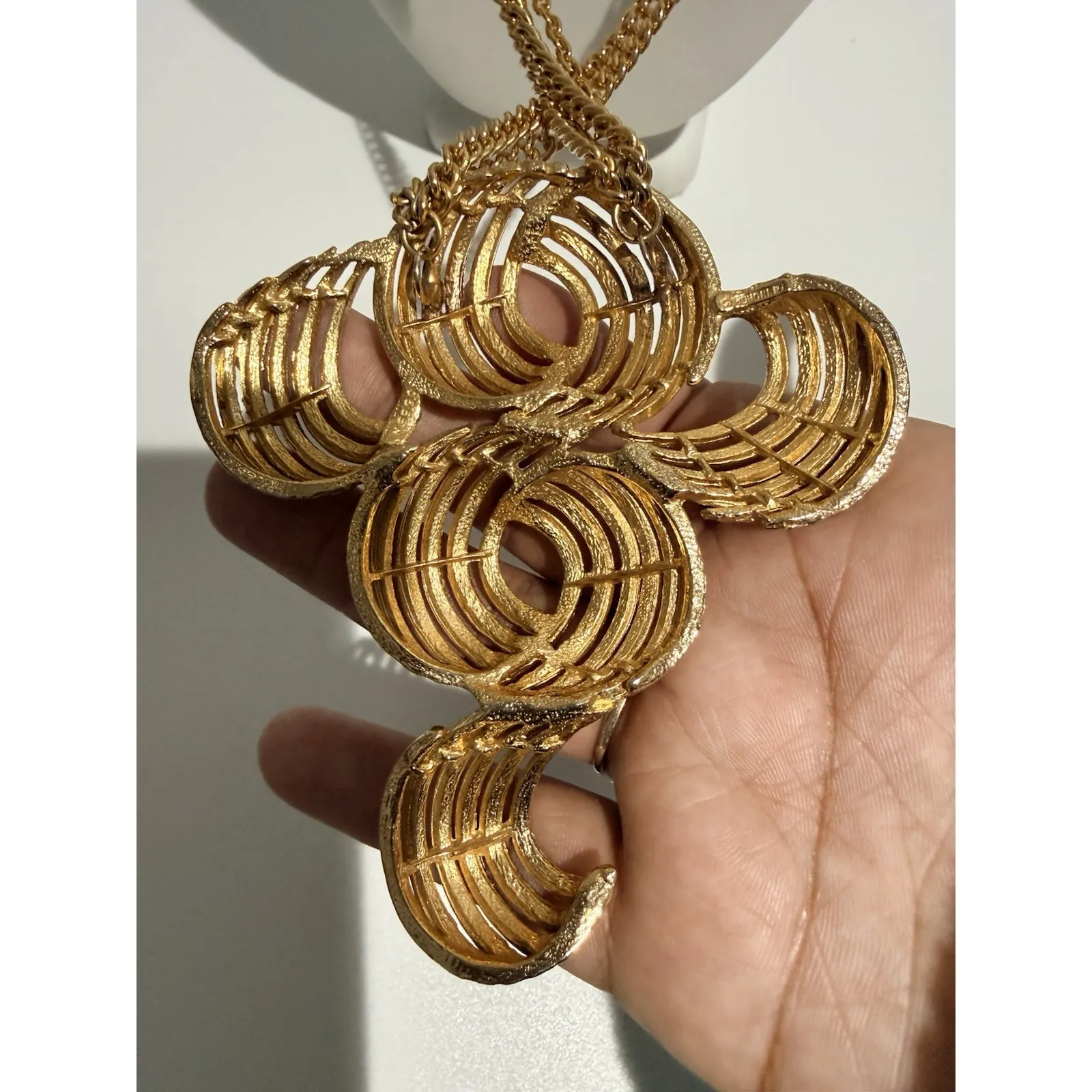 Vtg Gold Tone Statement Swirl Pendent Necklace Youghlani Youghlr ? 25" - Image 6