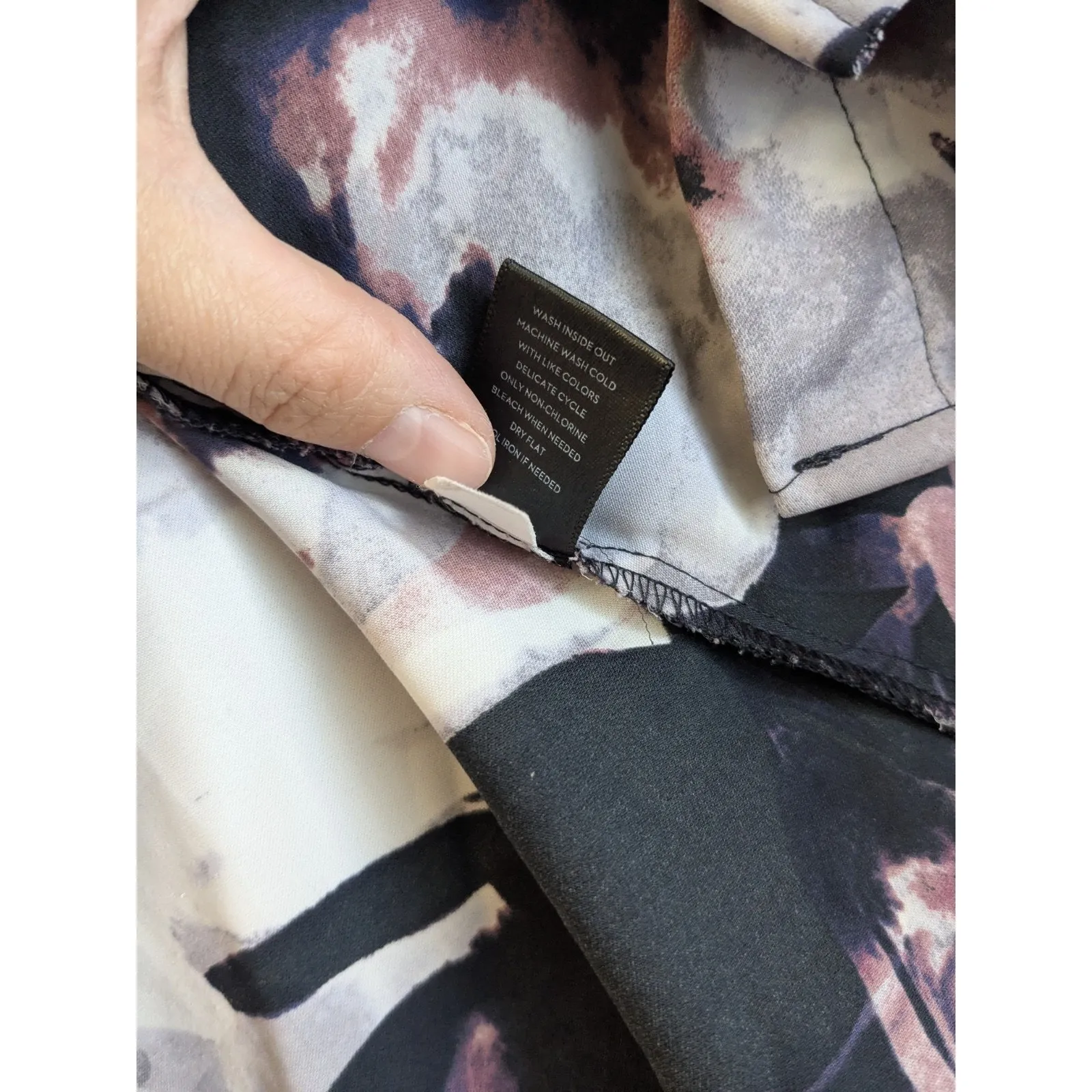 SIMPLY VERA WANG Women's Blouse Top Purple Abstract Roll Tab Sleeve Button Sz L Black Size L - Image 9