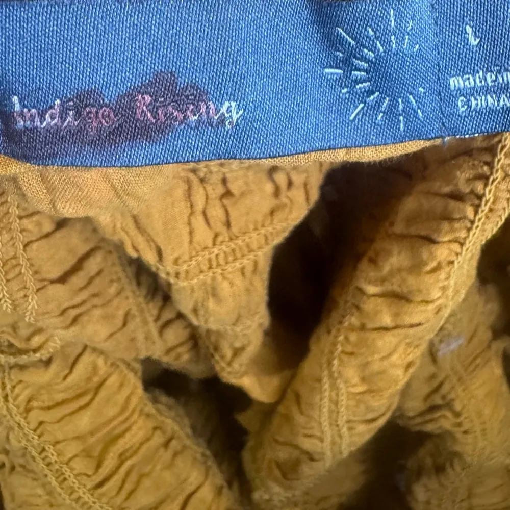 Indigo rising 100% cotton mustard yellow clip dot smocked peplum top size large - Image 5