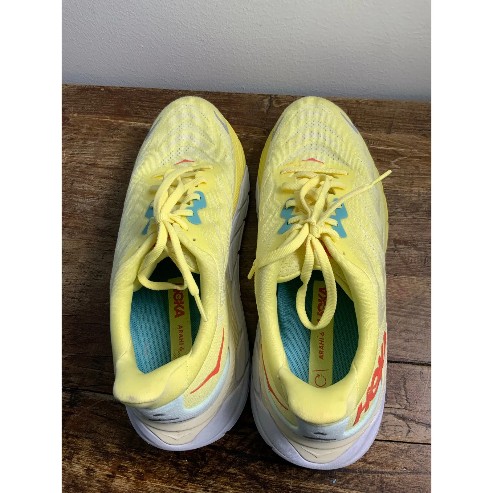 Hoka One‎ One Women's Arahi 6 size 10 Yellow - Image 5