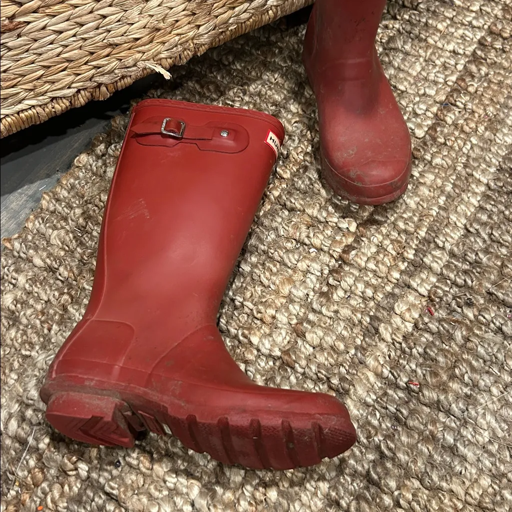 Hunter Women's Original Tall Snow Boot in Red
Size‎ 6 - Image 6