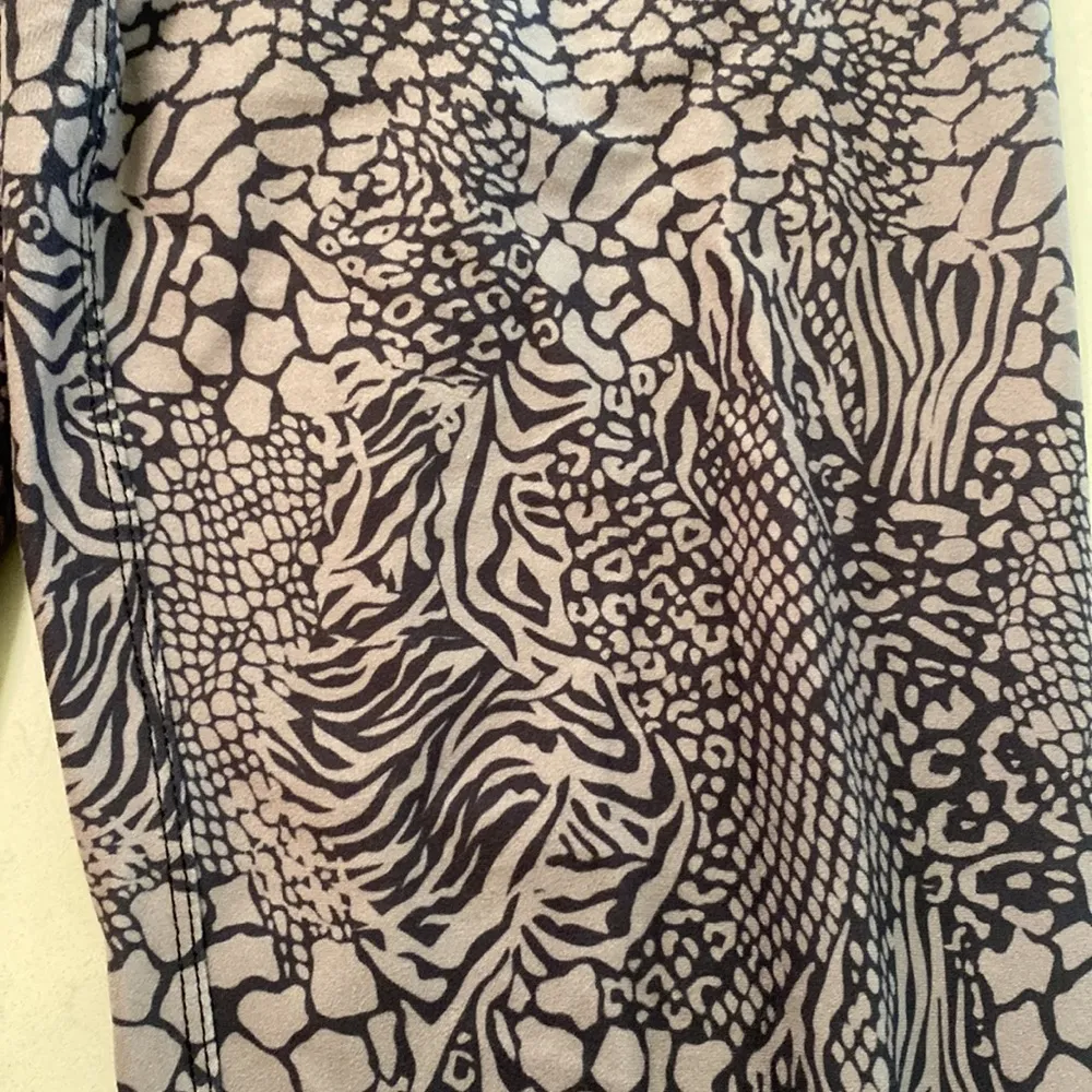 Women's  Purple Design Super Soft Athletic Pants SIZE large - Image 6