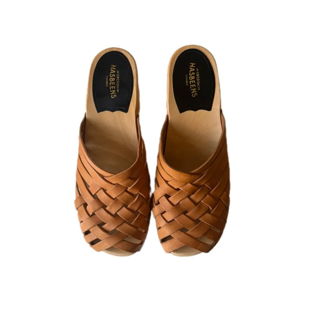 Hasbeens Swedish Woven Monika Clogs Tan Size 6.5 - Image 2
