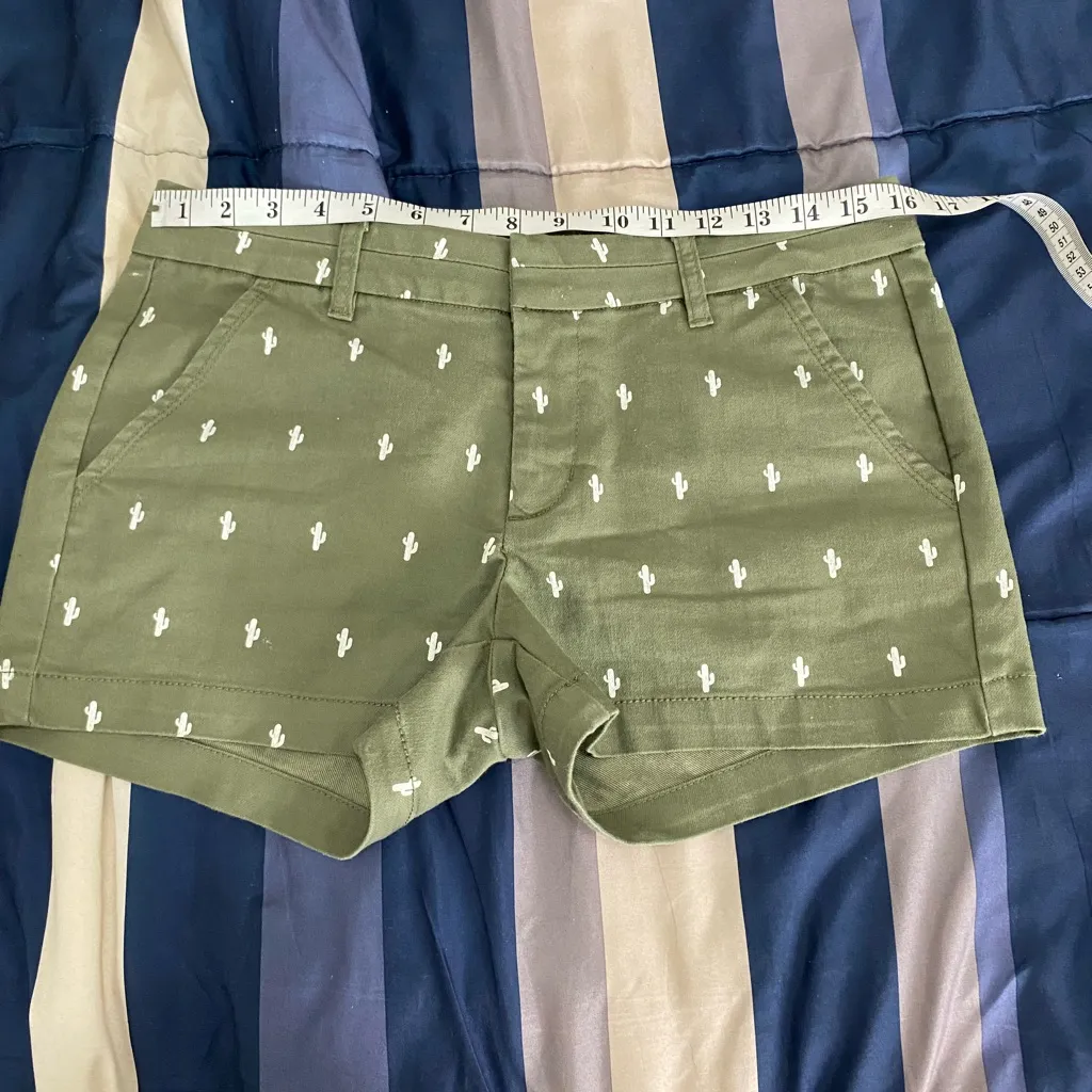 Harper Olive Cactus Pattern Women Shorts Green Size M - Image 4