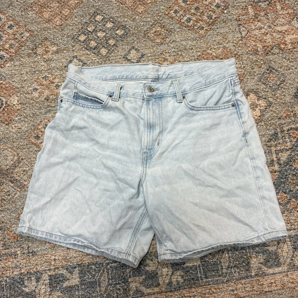 Old Navy Hi rise Slouchy Straight Faded Blue Jean Shorts - Image 3