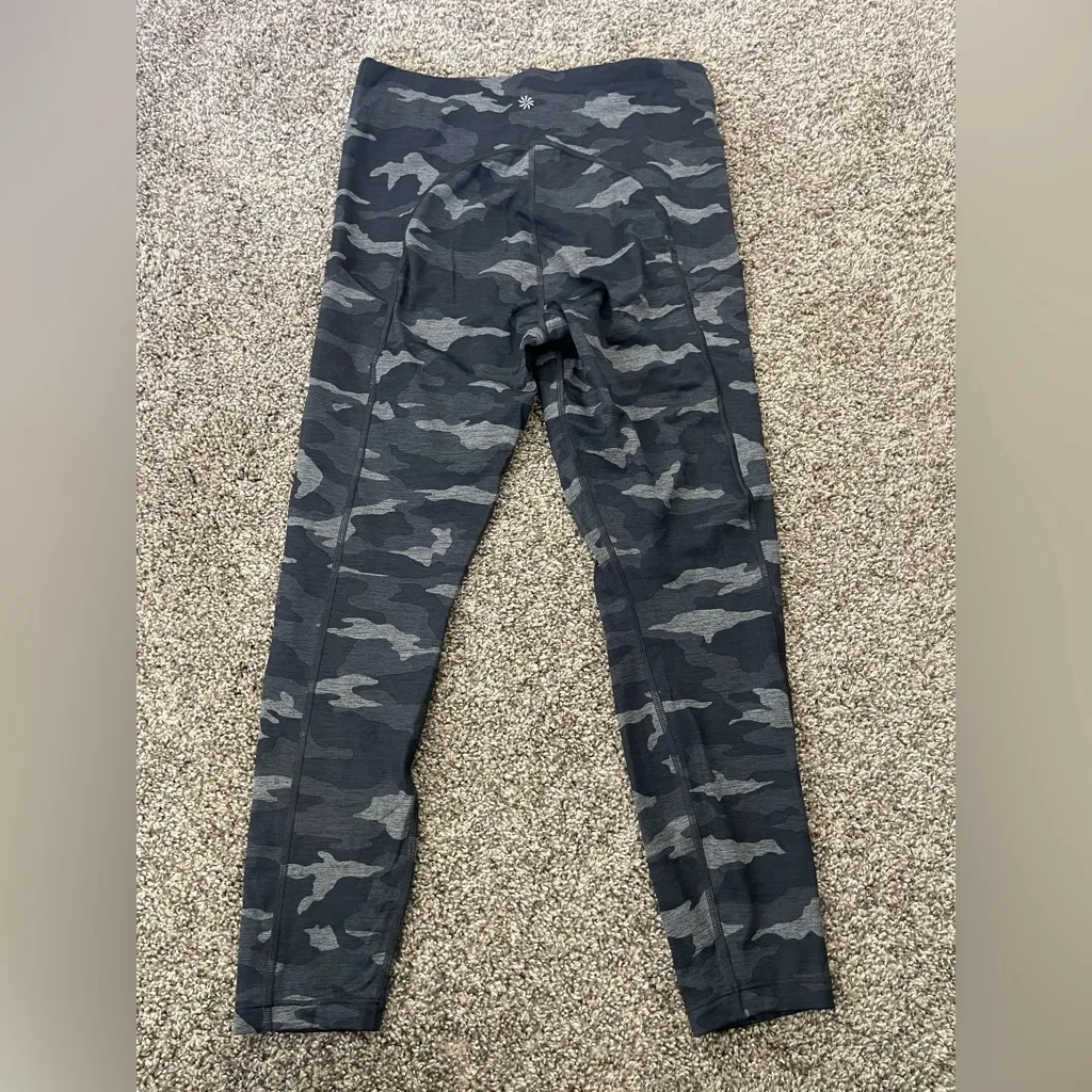 Women’s Athleta Ultimate Camo 7/8 Tight Leggings Heather Gray Camo Size M - Image 6
