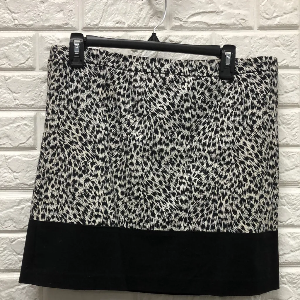 Michael Kors‎ black & white Animal print mini skirt size 10 - Image 2