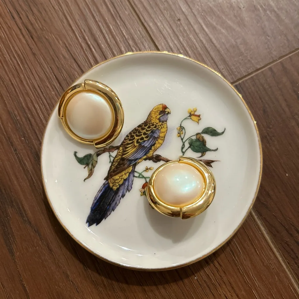 Monet jewelry clip-on earrings - Image 3