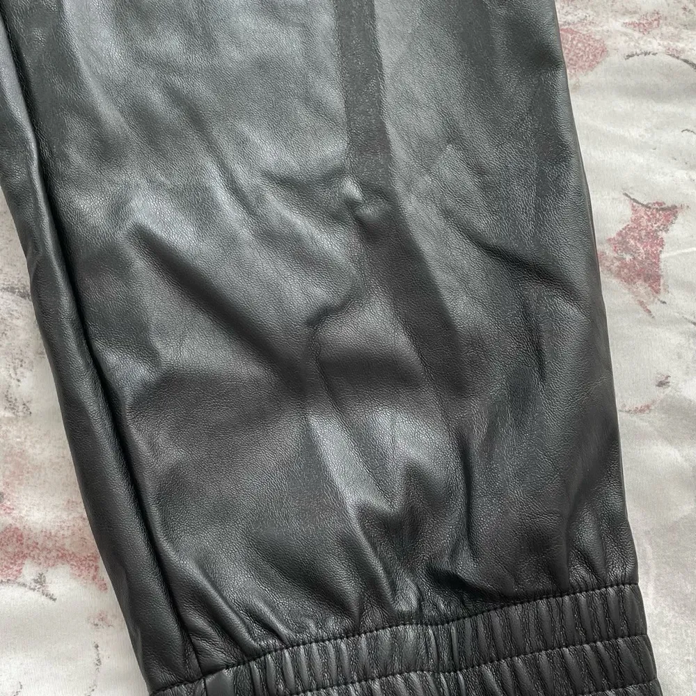 Cider black vegan leather pull on drawstring joggers, size XL pockets biker - Image 11