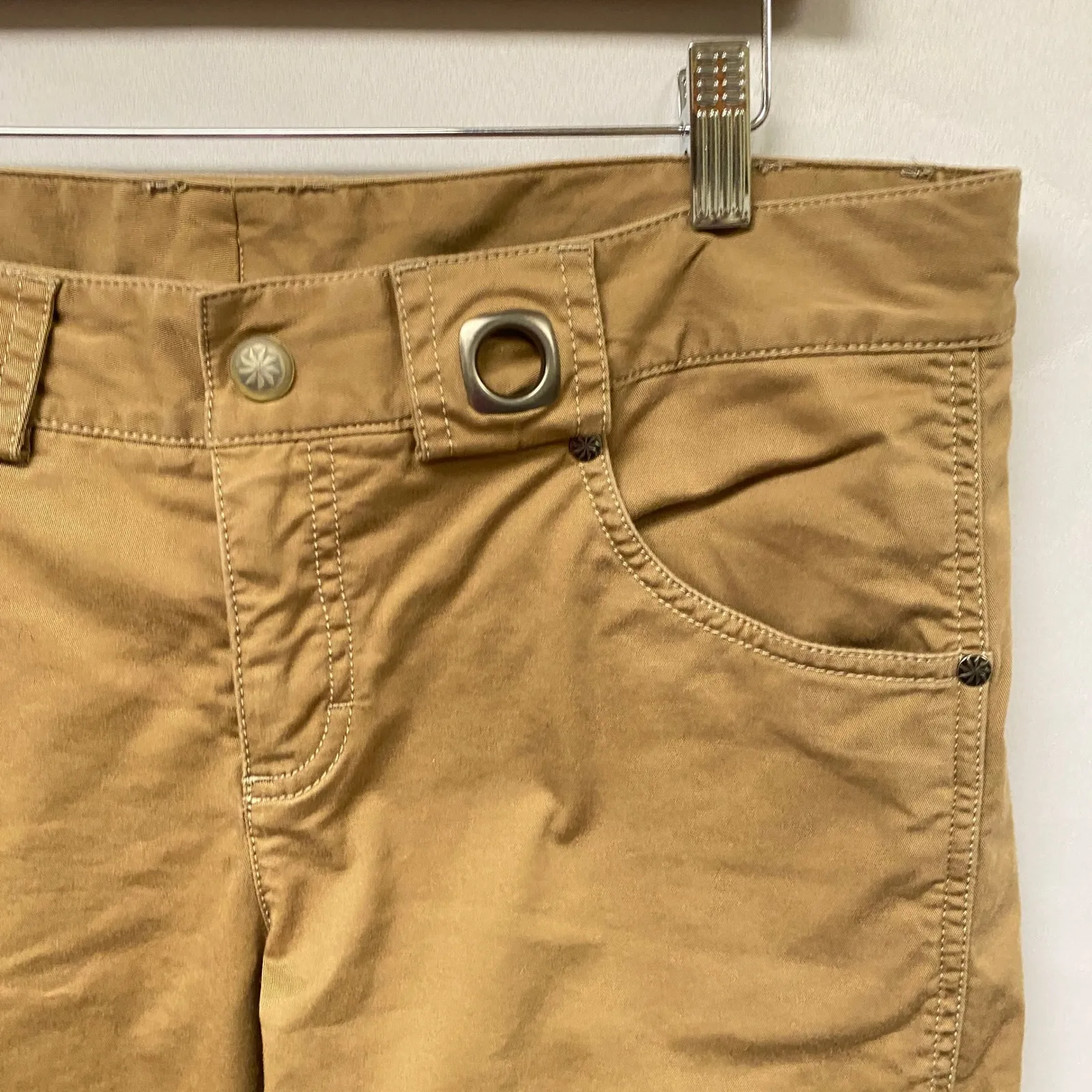 Athleta Cargo Capri Pants Khaki Tan Women Size 12 Utility Outdoor Casual Travel - Image 4