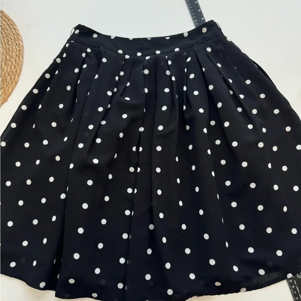 Worthington‎ Black & Cream Polkadot Pleated Skirt Size 4P - Image 8