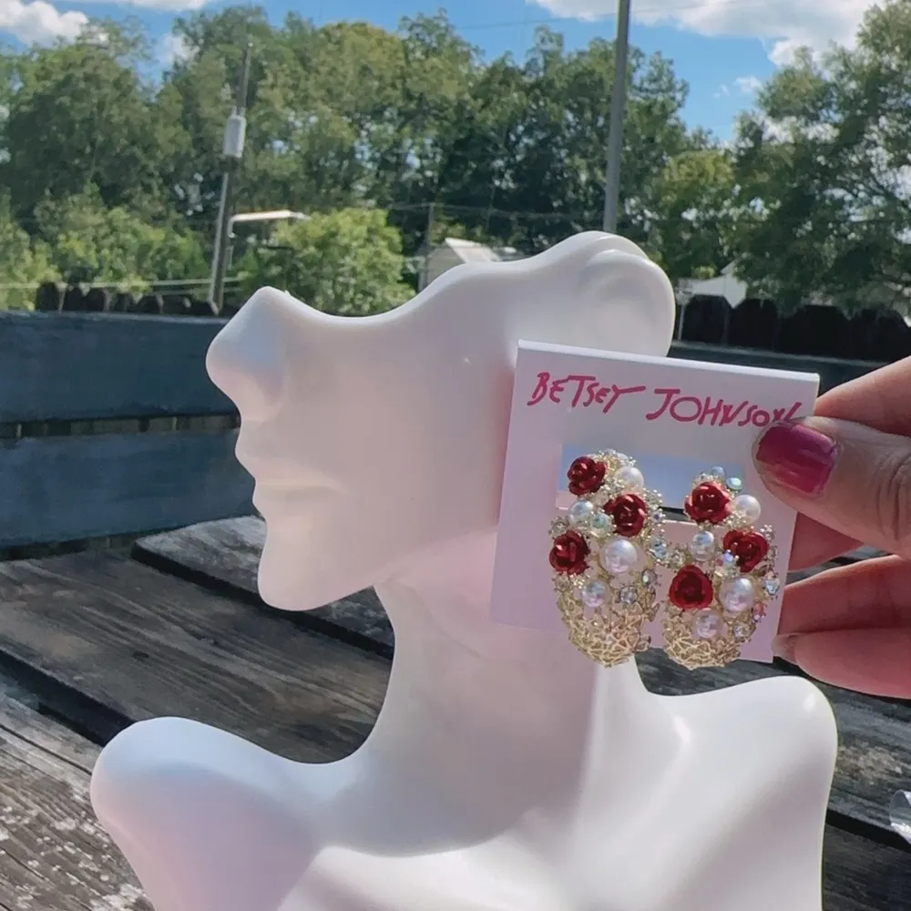 Betsey Johnson good tone half loop red roses white pearls earrings - Image 2