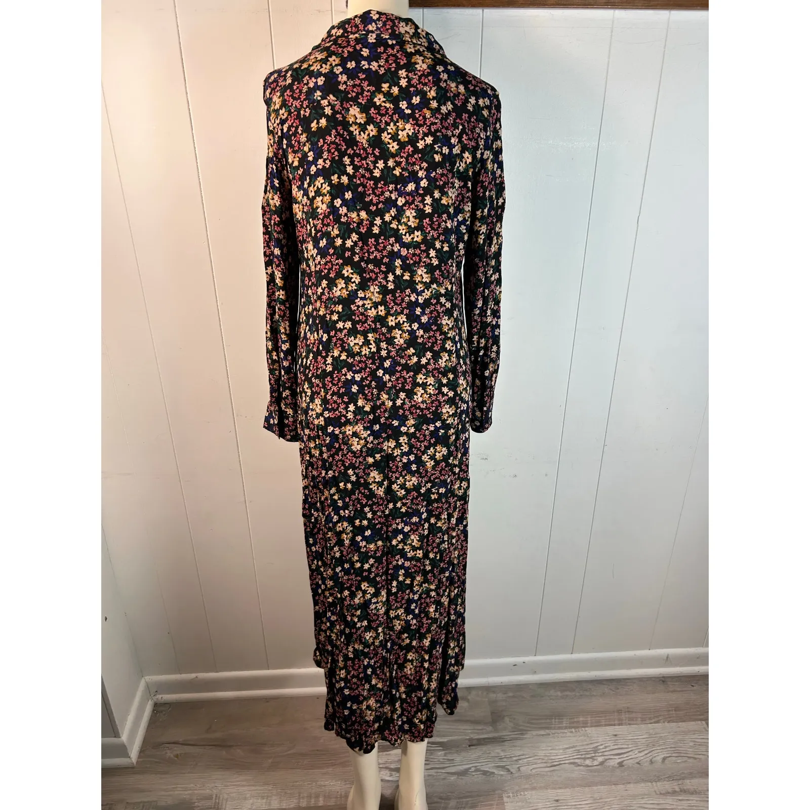 MANGO Flowy Floral Printed Maxi Dress. Size 6 Black - Image 3
