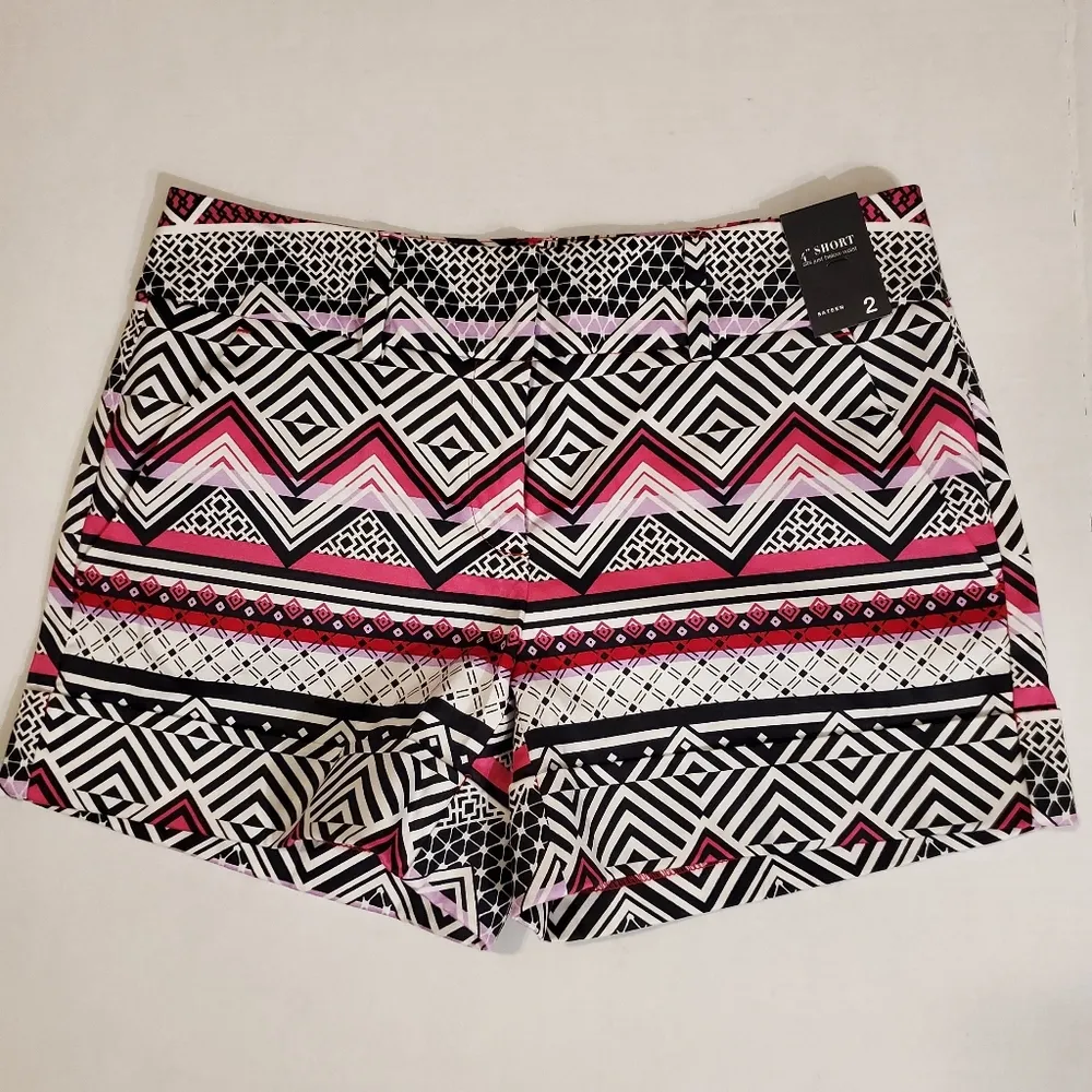 NWT! New York & Company Black Multicolor Aztec Print Sateen 4" Shorts 2 Pink - Image 5
