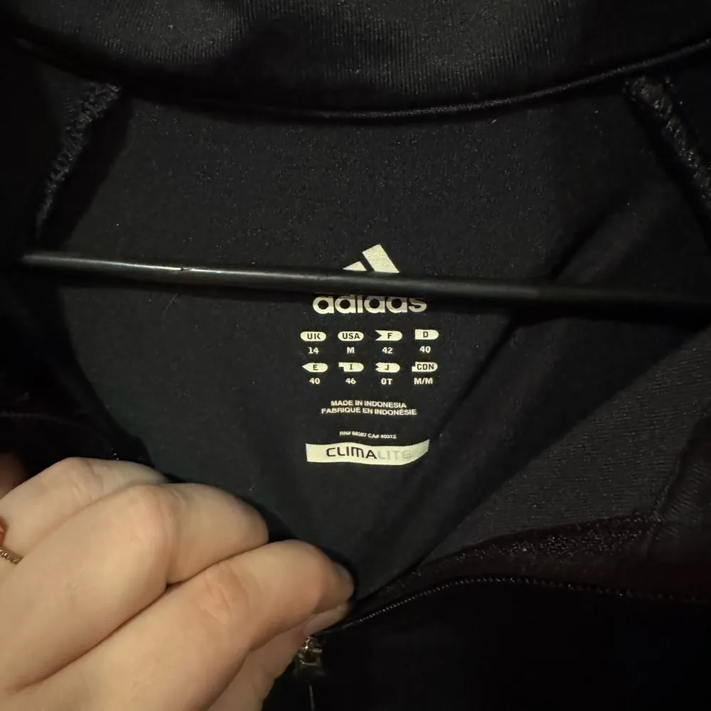 Women’s Adidas Climalite Black Form Fitting Jacket Size Medium - Image 3