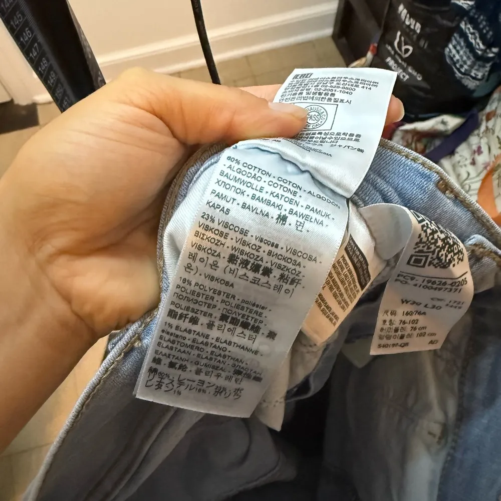 Levi’s Light Wash 311 Shaping Skinny Jeans - Image 4