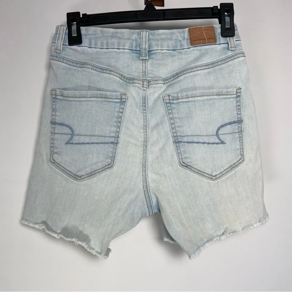 American Eagle Mom Shorts High Rise Light Wash Distressed Jean 90s Denim Size 6 - Image 5