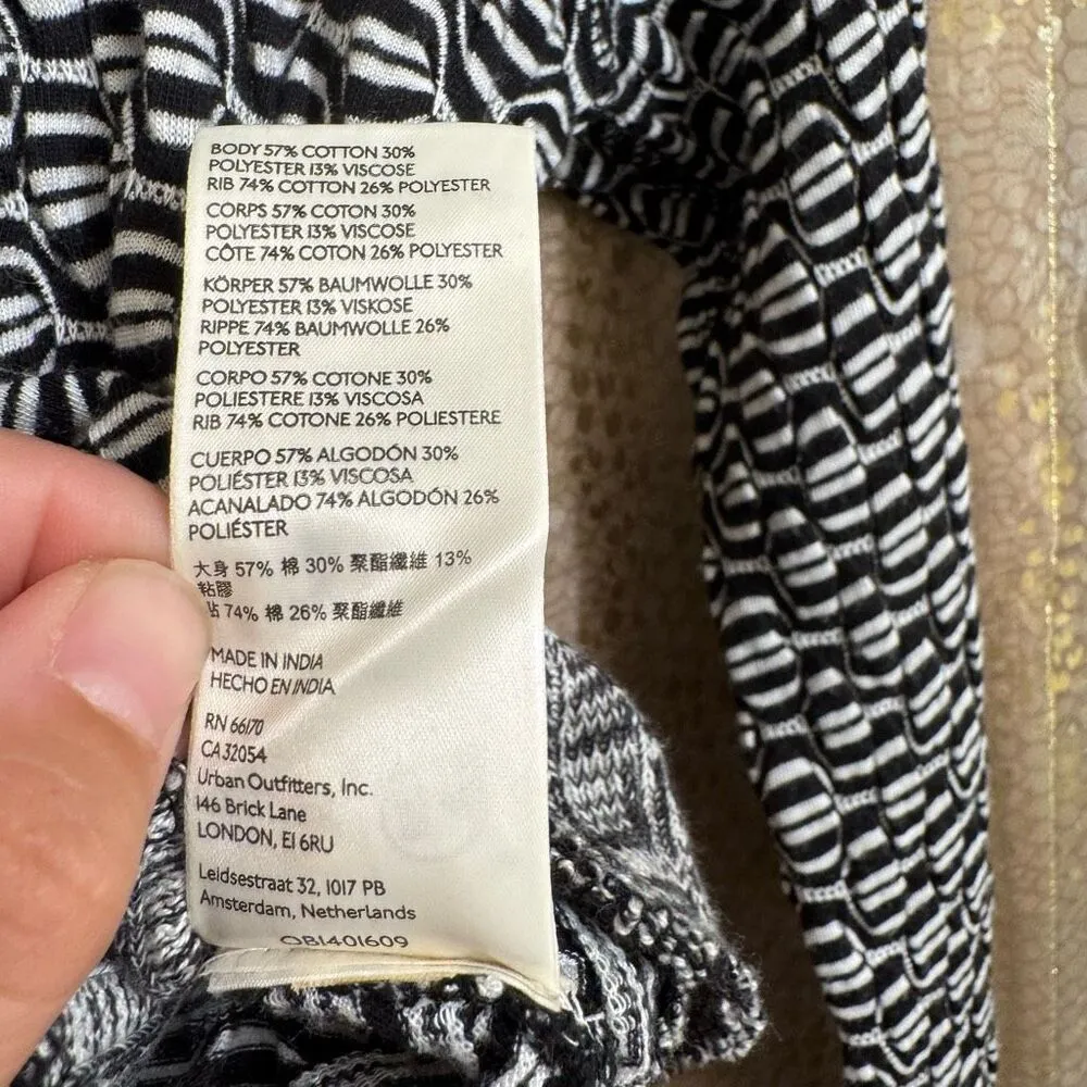 Free People Jan Black White Patterned Cropped Long Sleeve Top XS - Image 4