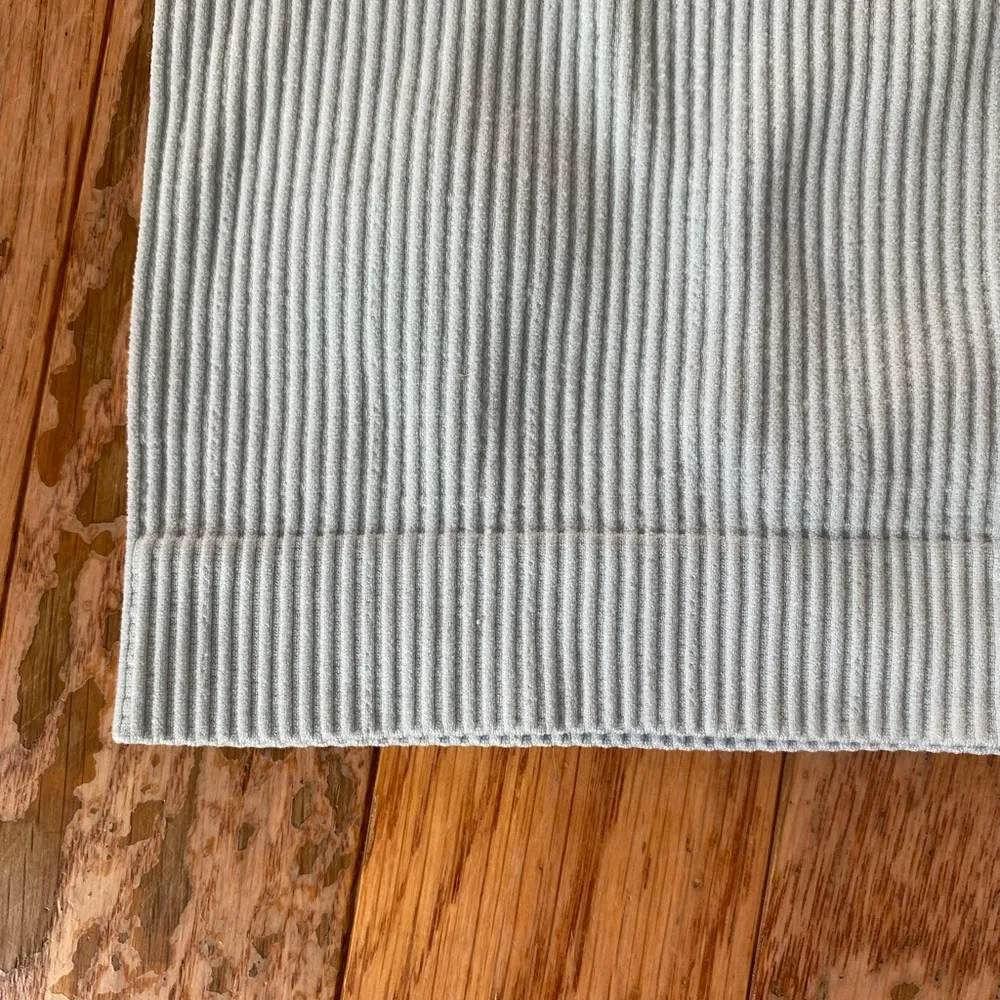 light blue ribbed v neck tank top cropped bra top Size M - Image 8