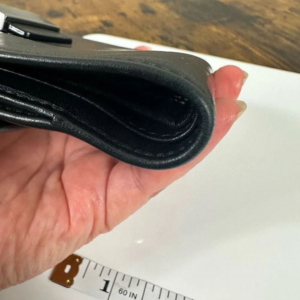 Gucci Trademark Plate‎ Black Leather Compact Wallet - Image 9