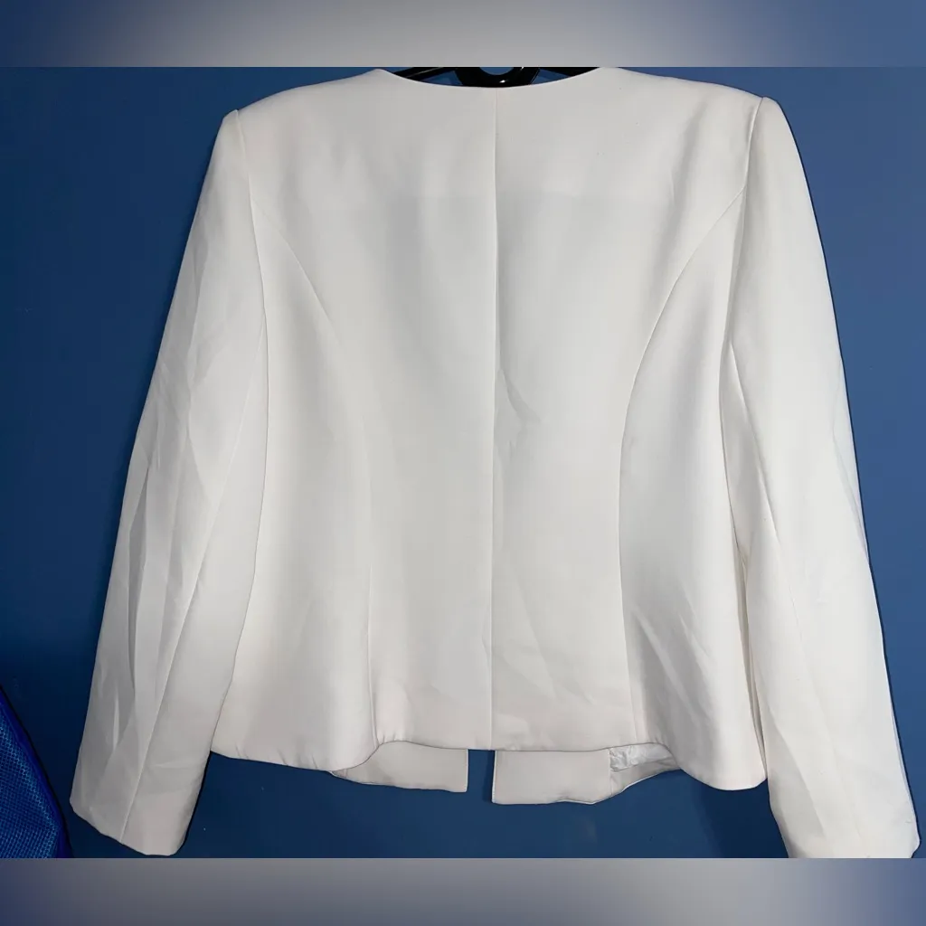 Lily & Taylor Women's White Vest Size 14 - Image 6