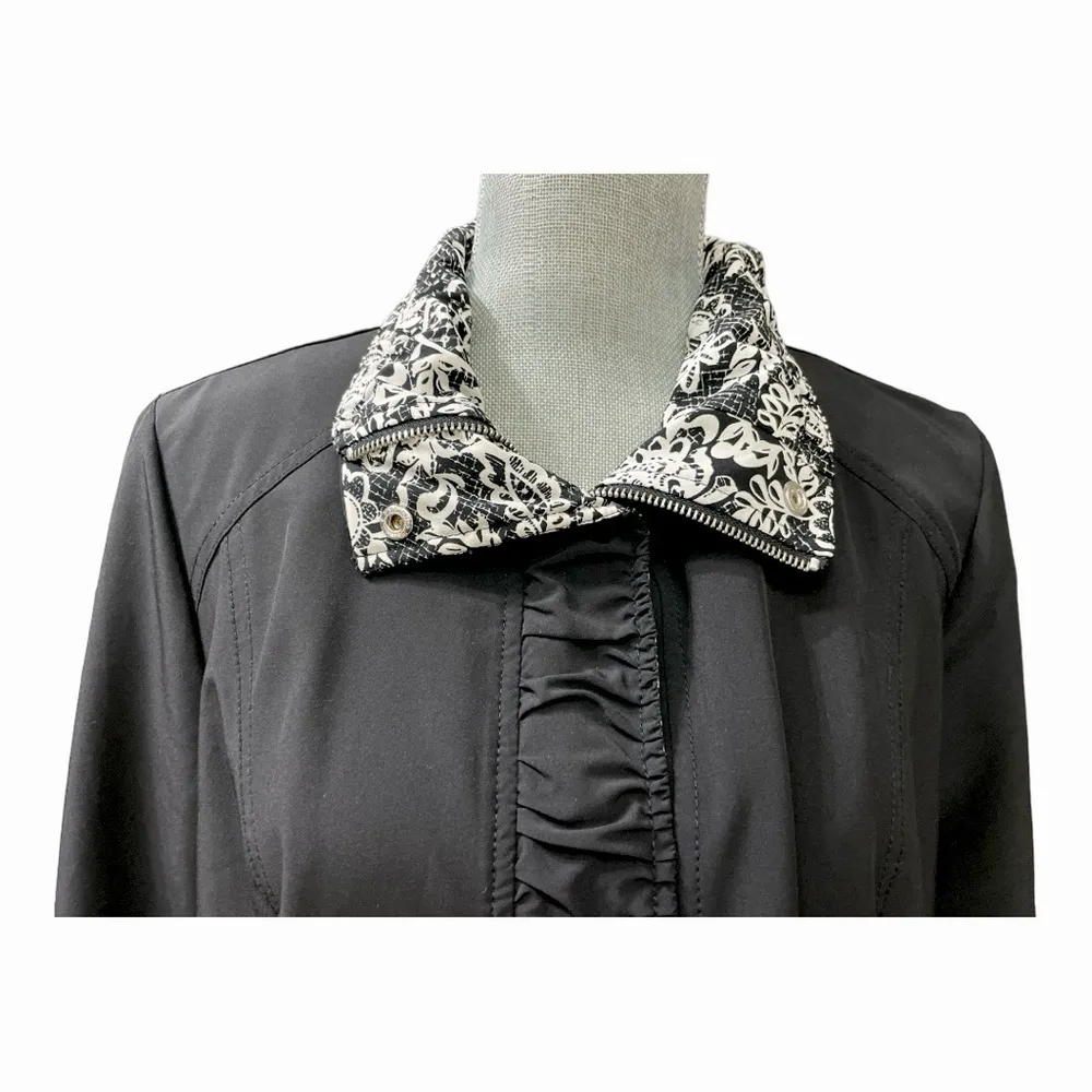 CHICOS Zenergy Women's Size 1 or US 8
Neema Jacket Alice Print Trim W/ Pockets - Image 6