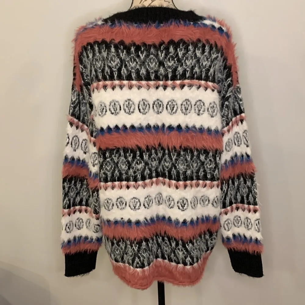 Eesome ee:some NWOT super soft fuzzy oversized sweater L - Image 3