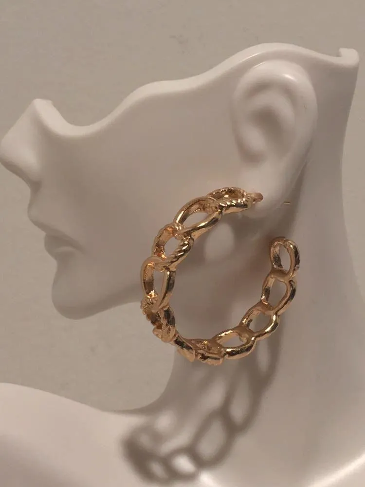 Chain Link Earrings Gold - Image 2