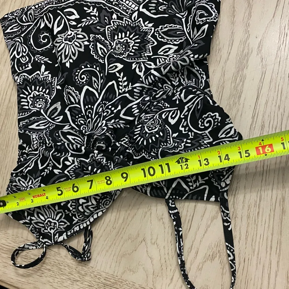 Croft & Barrow Black and White Two Piece Swimsuit - Image 14