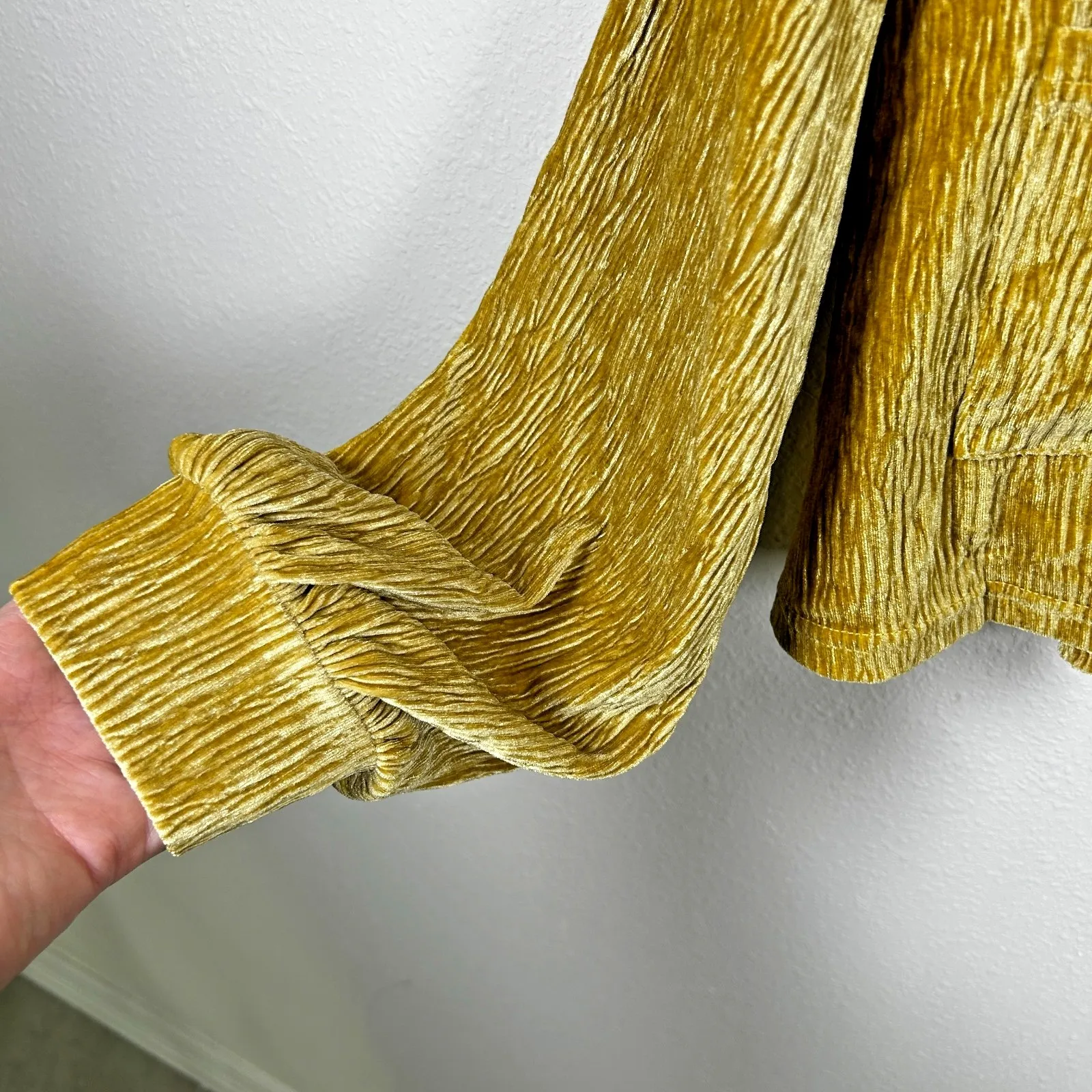 NWT Baevely Crushed Velvet Button Front Cardigan Top Gold Mustard Size S Cozy Size L - Image 4