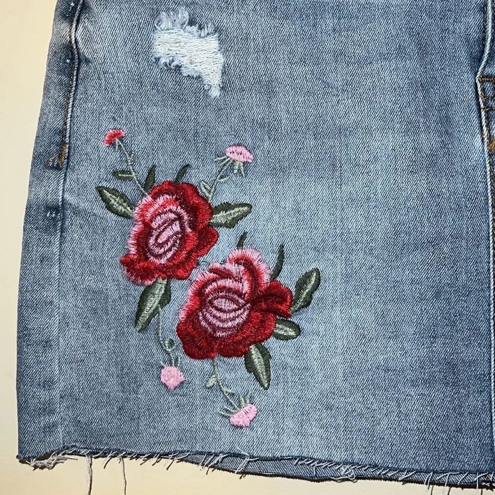 Angel Kiss medium juniors mini skirt stretch destructed frayed hem embroidery - Image 3