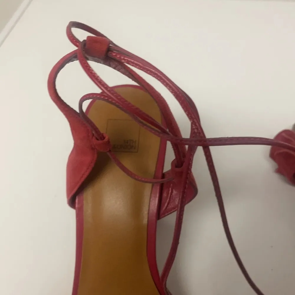 14 th and Union 2 inch heels ruffle side design cranberry pink size 9 - Image 9