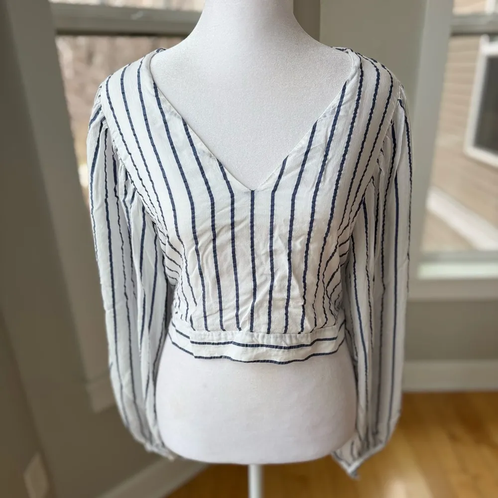 ZARA White Navy Blue Striped Tie Back V Neck Blouson Sleeve Cropped Blouse Sz L - Image 9