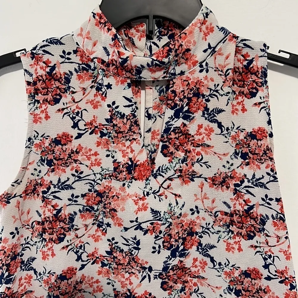 PAPER Crane Floral Top Size Small EUC - Image 2