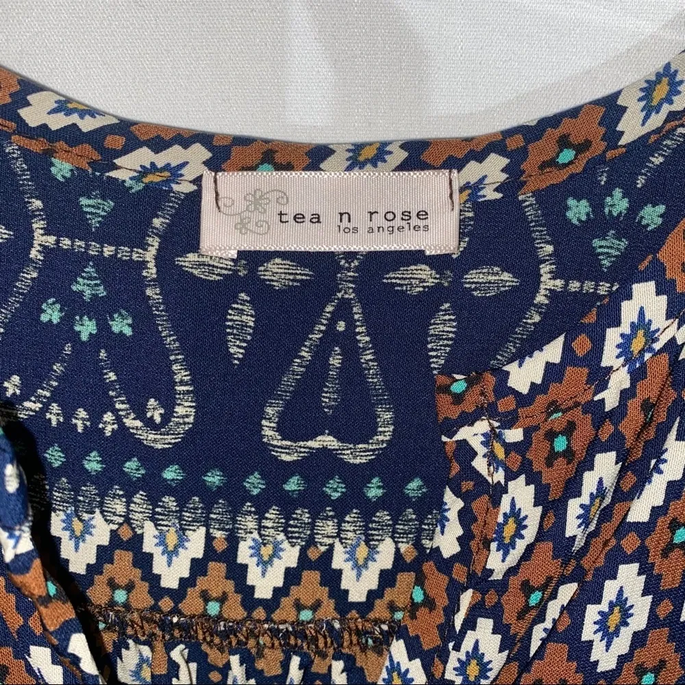 Tea n Rose Ruffle Hem Tunic Size Small - Image 3