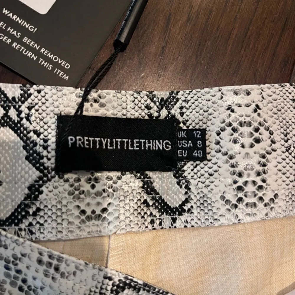 Pretty little things faux leather Grey Front Zip Snake Print Pants sz 8 - Image 7