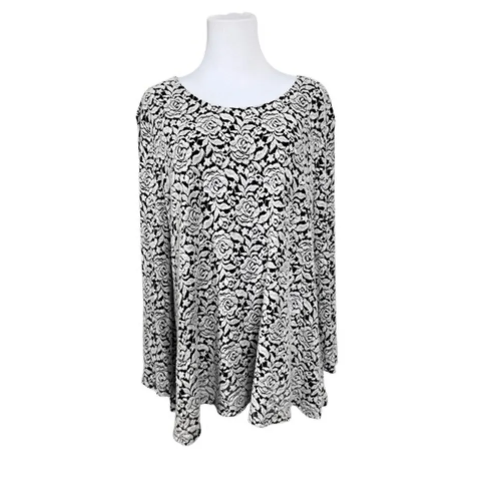 Chico's Black White Textured Floral Bell Sleeve Flowy Top Blouse 3 = XL Feminine - Image 2