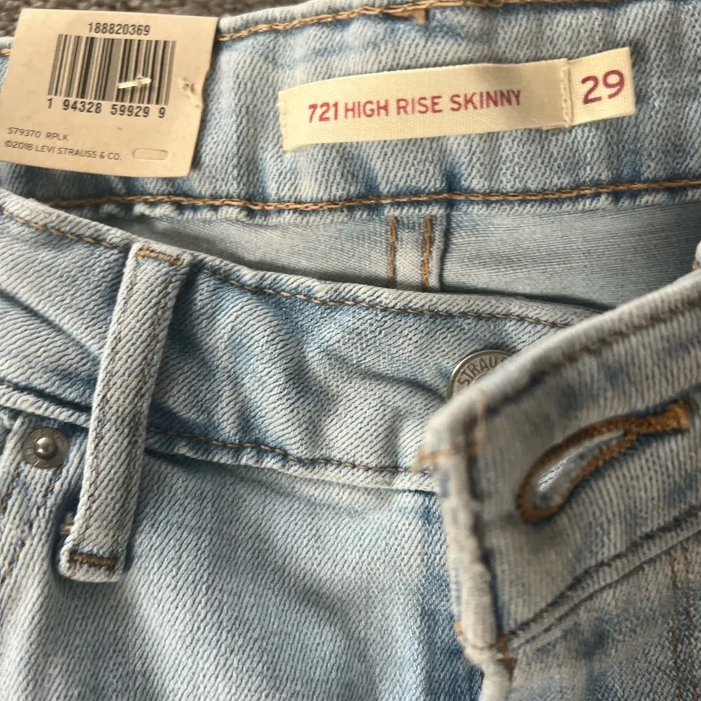 Women’s high rise skinny Levi 721 jeans new with tags - Image 2