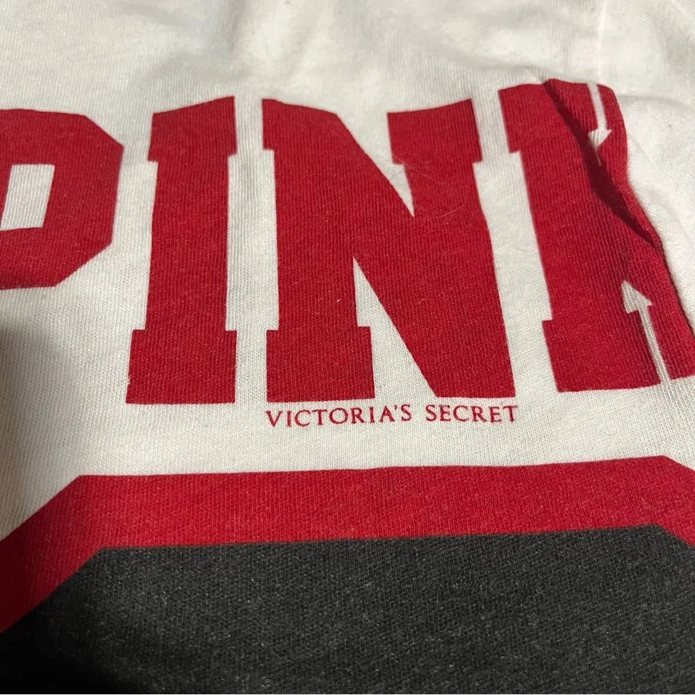PINK Victoria’s Secret Bucky Badger UW Women's White Graphic Tee; Medium - Image 8