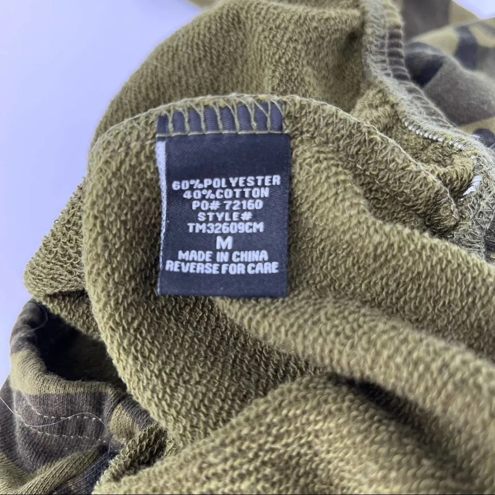 TIMING Long-sleeve Cropped Sweatshirt Camo Print Boxy Fit Size M - Image 5