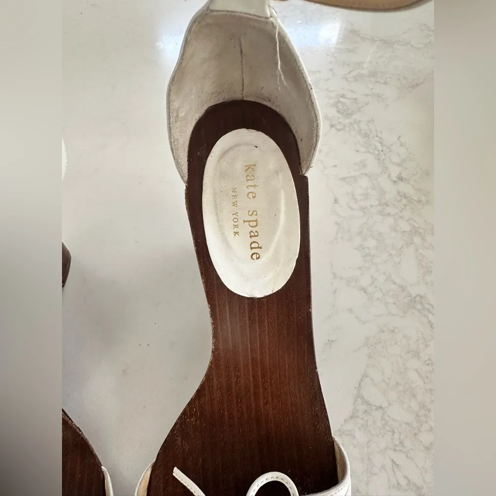 Kate Spade New York Women's Firey White Leather Wedge Sandal Size 8.5 - Image 4