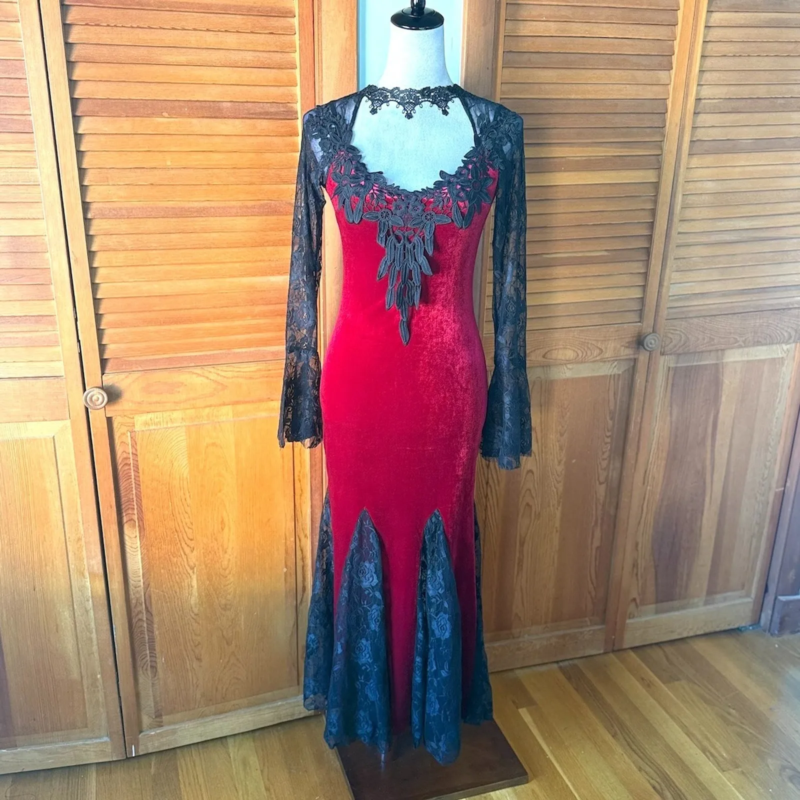 Gothic Victorian Vampire Blood Flowers Red Velvet & Black Lace Gown Dress XS - Image 2