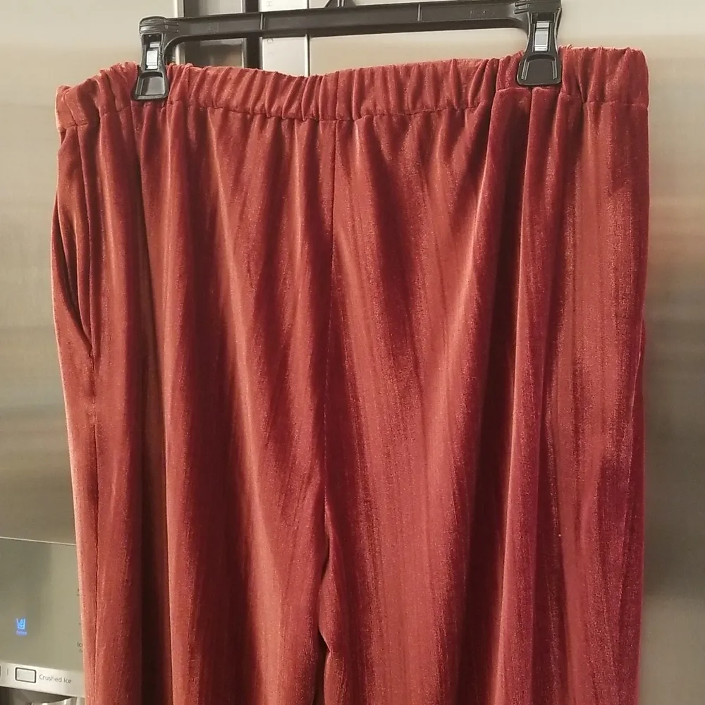 💕ST. JOHN💕 Crushed Velvet Pants with Elasticized Back Waist Oxblood Red L NWOT - Image 6