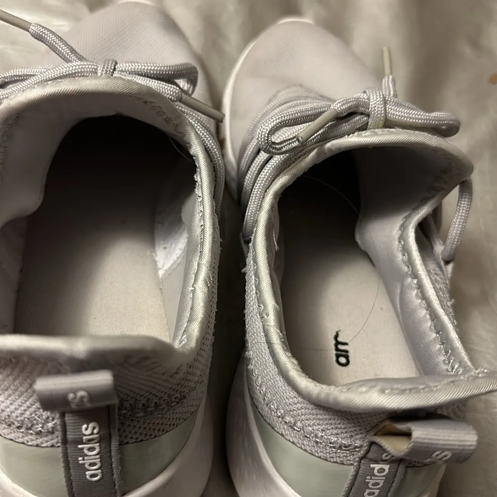 Adidas women’s shoes size 11 - Image 6