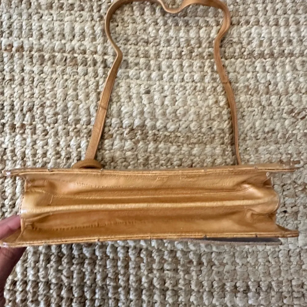 Vintage Eel Skin Convertible Clutch Purse in Beige Straps are removable Tan - Image 7