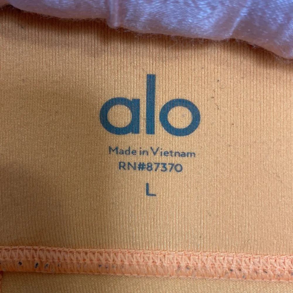 ALO High-Waist 7/8 No Limit Legging in apricot size L - Image 2