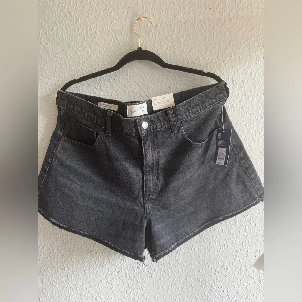 Universal Thread Women's Black Jean Shorts Size 14R - Image 2